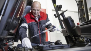 maintenance-repair_working_1068 maintenance-repair_working_1068