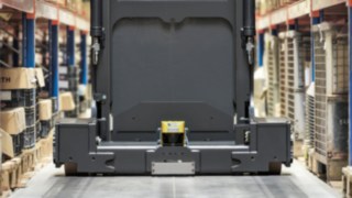 Active Stability Control unterstützt die Arbeit im Lager. Active Stability Control im Einsatz