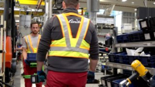 secure-distance-vest-people-3 secure-distance-vest-people-3