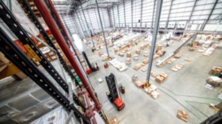 Individuelle Lösung von Linde im Distributionslager von Hachette UK. Individuelle Lösung von Linde Material Handling im Distributionslager von Hachette UK.
