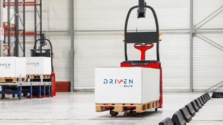 Linde Material Handling verlängert Kooperation mit Robotik-Entwickler Balyo um zehn Jahre Was 2015 als Pilotprojekt startete, ist 2017 bereits in vielen Lagerhallen alltäglich: Die automatisierten Lagertechnik-Geräte von Linde MH und Balyo. Inzwischen gibt es alle Lagertechnik-Geräte aus dem Linde-Portfolio auch als automatisierte Variante.