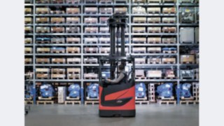 Ab sofort sind die Schubmaststapler Linde R10 B bis R25 mit 1.270 Millimeter Chassisbreite als Li-ION Version verfügbar. Ab sofort sind die Schubmaststapler Linde R10 B bis R25 mit 1.270 Millimeter Chassisbreite als Li-ION Version verfügbar.