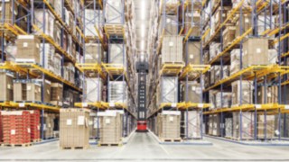 Mit dem innovativen Assistenzsystem Active Stability Control (ASC) von Linde Material Handling können bei ausreichenden Sicherheitsabständen Bodenunebenheiten zwischen der linken und rechten Fahrspur von bis zu zehn Millimetern ausgeglichen werden. Mit dem innovativen Assistenzsystem Active Stability Control (ASC) von Linde Material Handling können bei ausreichenden Sicherheitsabständen Bodenunebenheiten zwischen der linken und rechten Fahrspur von bis zu zehn Millimetern ausgeglichen werden.