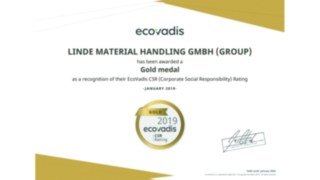 Für sein aktuelles CSR-Rating wurde Linde Material Handling von EcoVadis mit einer Goldmedaille ausgezeichnet. Für sein aktuelles CSR-Rating wurde Linde Material Handling von EcoVadis mit einer Goldmedaille ausgezeichnet.